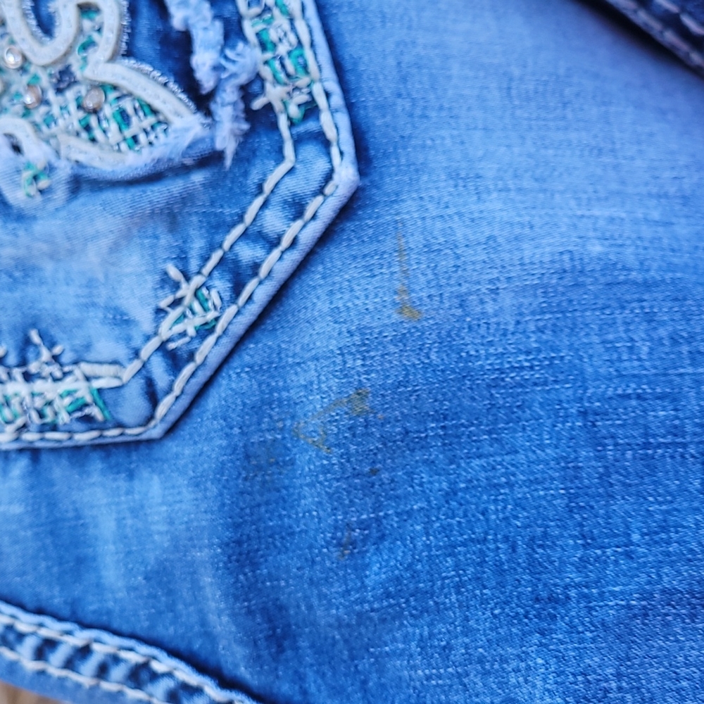 JUST SHOWING DEFECT - Picture 3 of 5